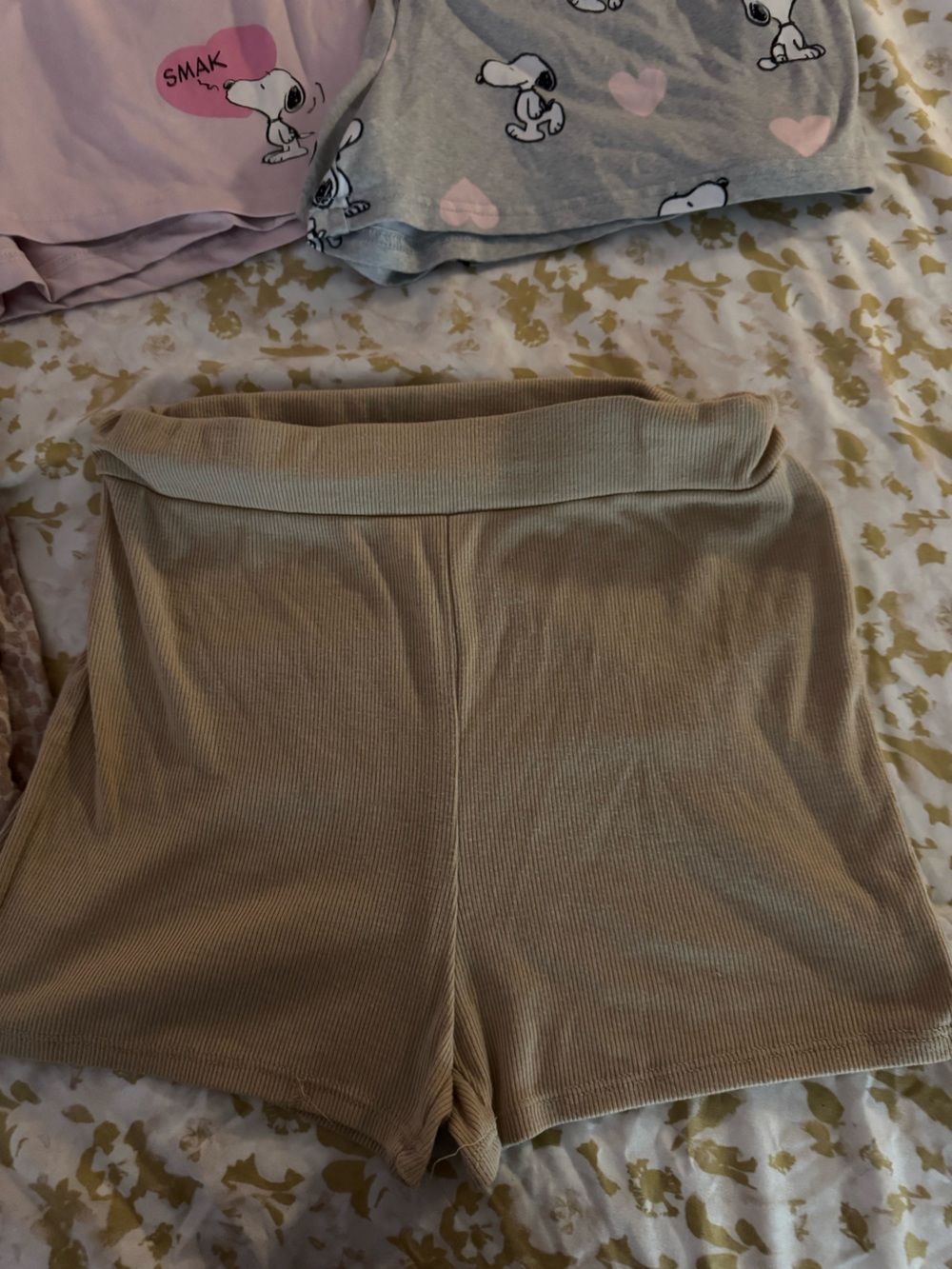 4 pc Bundle of Pink & Gray Snoopy Heart Shorts and Beige & Pink Cheetah Print - Picture 8 of 8